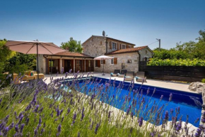 Rustic villa Nonna Lucia with pool in Groznjan
